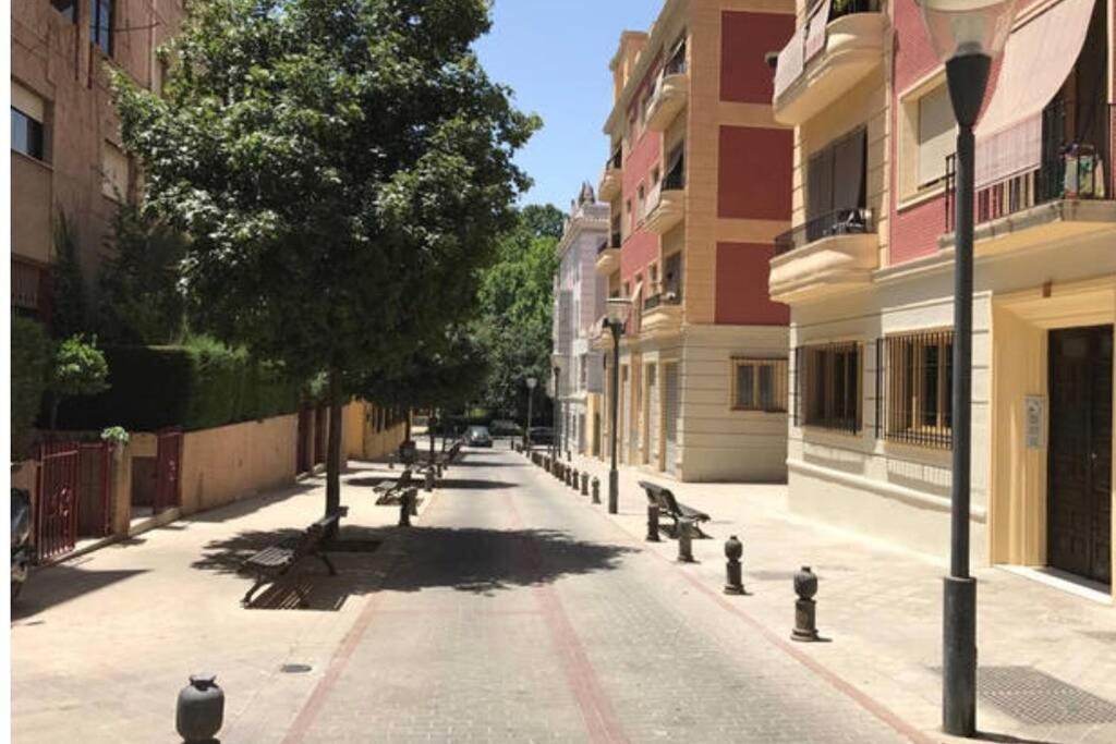 Bonito Apartamento Junto A Paseo De La Bomba Granada Exterior foto